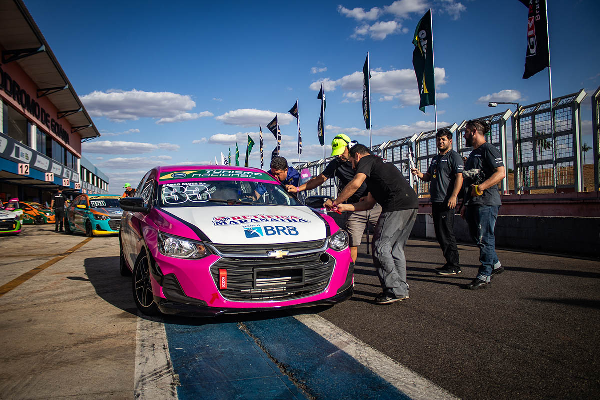 Turismo Nacional: Chevrolet New Onix é diferente na pista e nas ruas