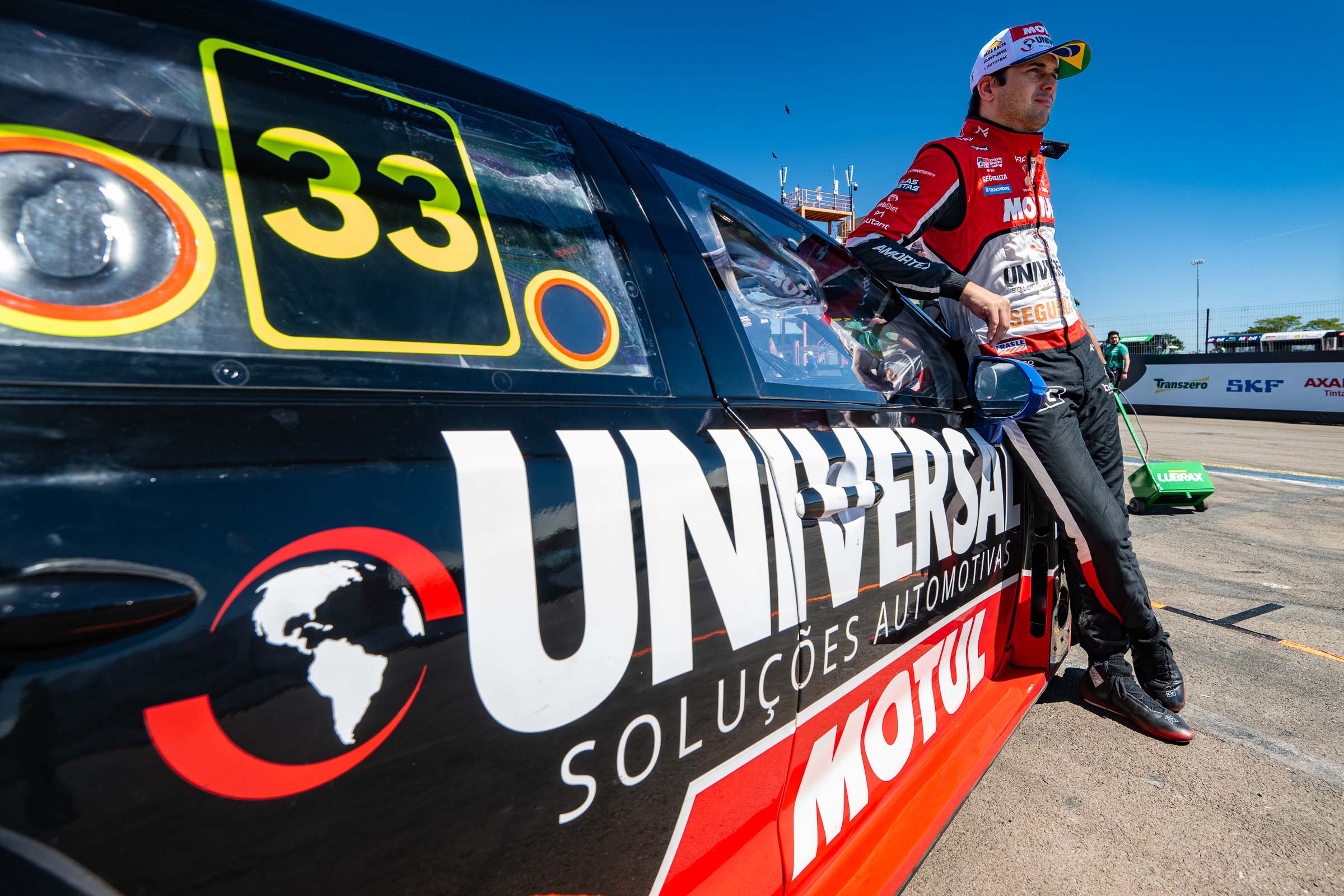 Nelson Piquet Jr volta a acelerar na Stock Car com a Universal